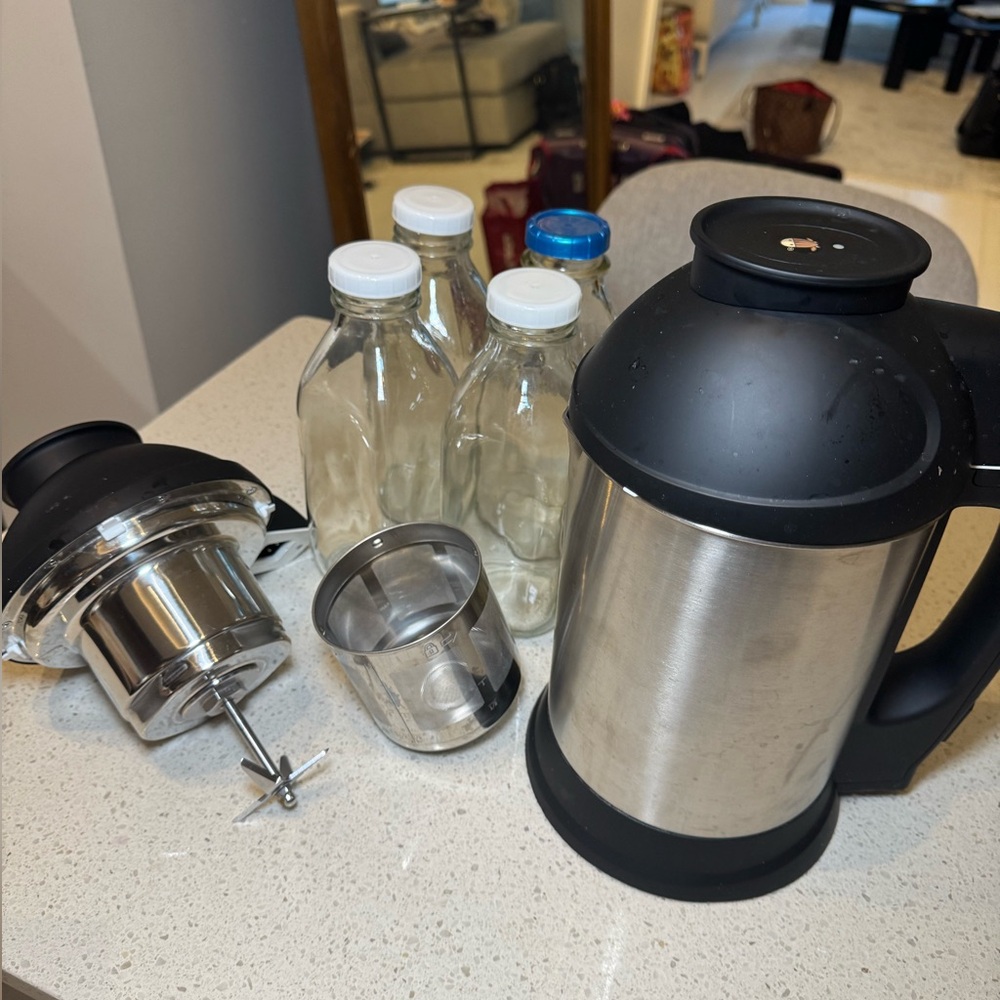 Almond Cow Plant-Based Milk Maker + EXTRA head + 5 glass milk jugs